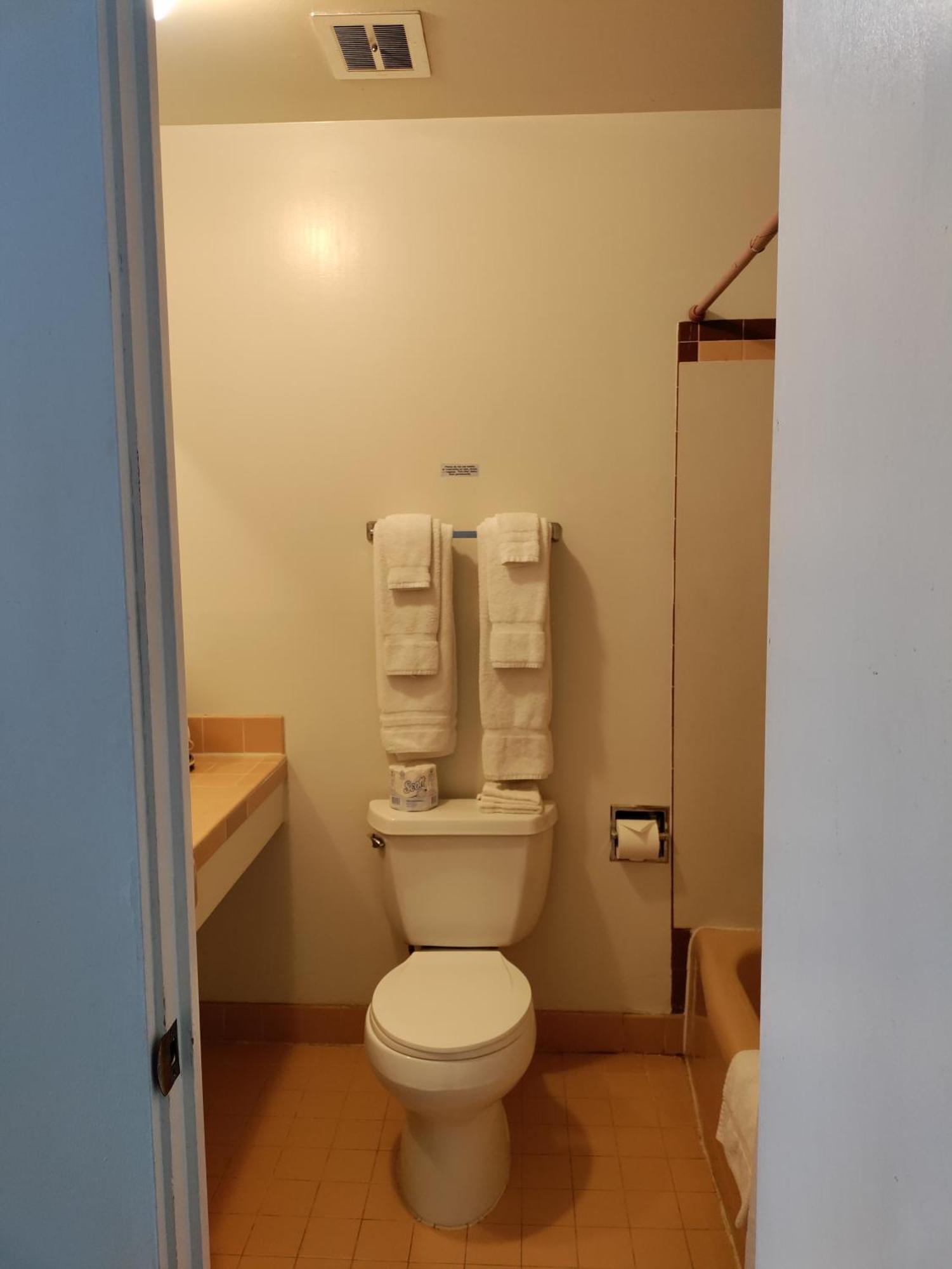 Eight Bar B Motel Wilbur Екстер'єр фото